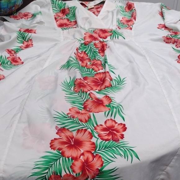 Vintage Floral Kimono Sleeve Tunic - White and Red,Plus - Picture 9 of 12